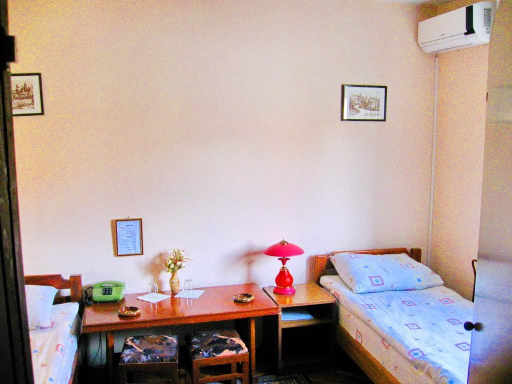 Amfora Rooms Caribrod Dimitrovgrad Chambre photo