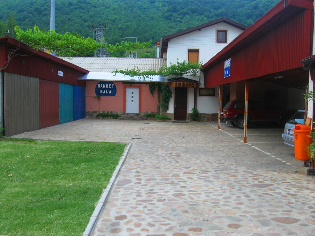 Amfora Rooms Caribrod Dimitrovgrad Extérieur photo