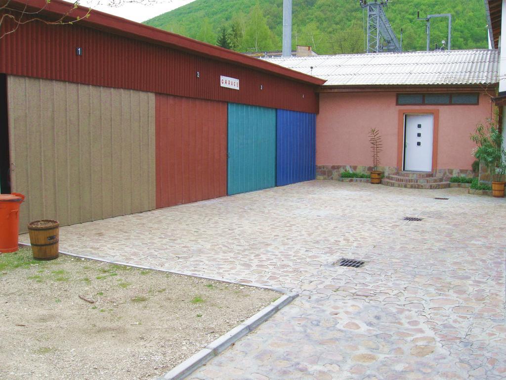 Amfora Rooms Caribrod Dimitrovgrad Extérieur photo
