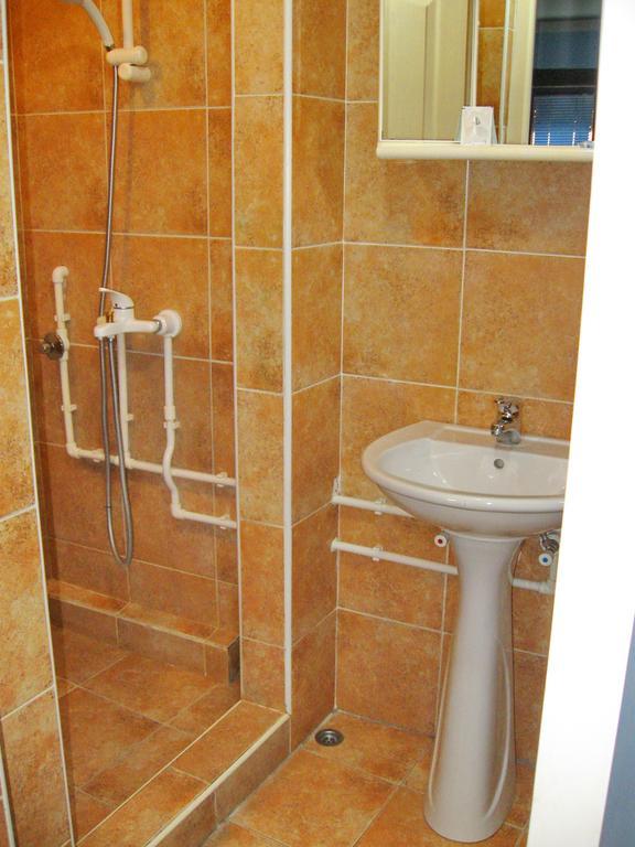 Amfora Rooms Caribrod Dimitrovgrad Extérieur photo