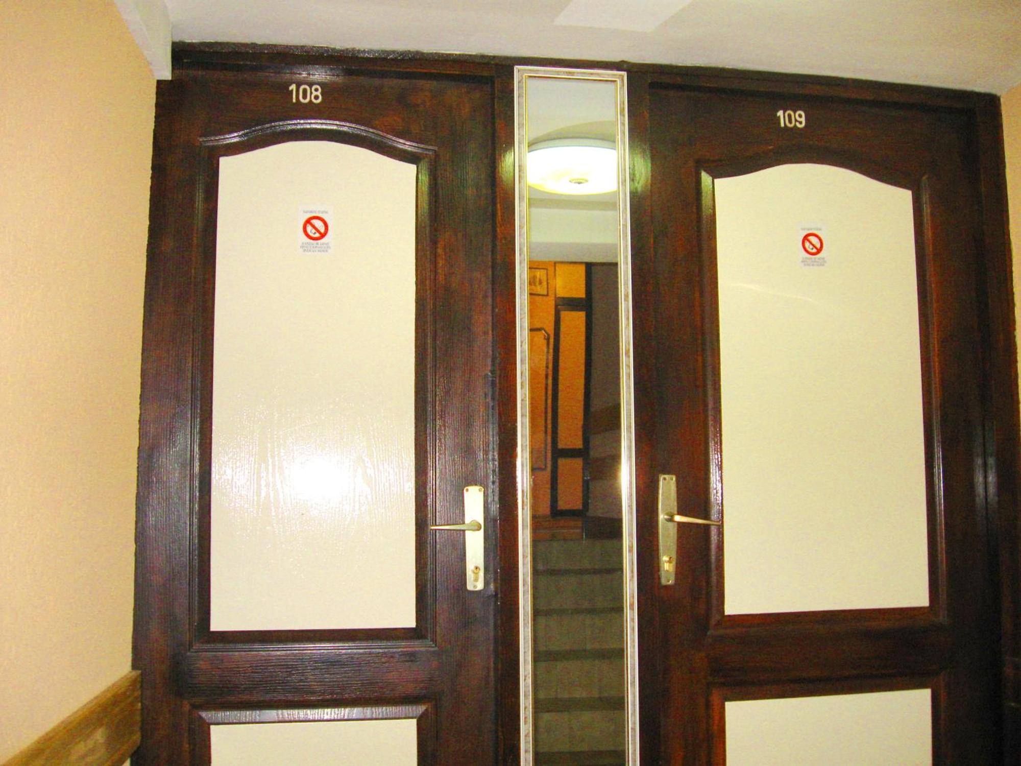 Amfora Rooms Caribrod Dimitrovgrad Extérieur photo